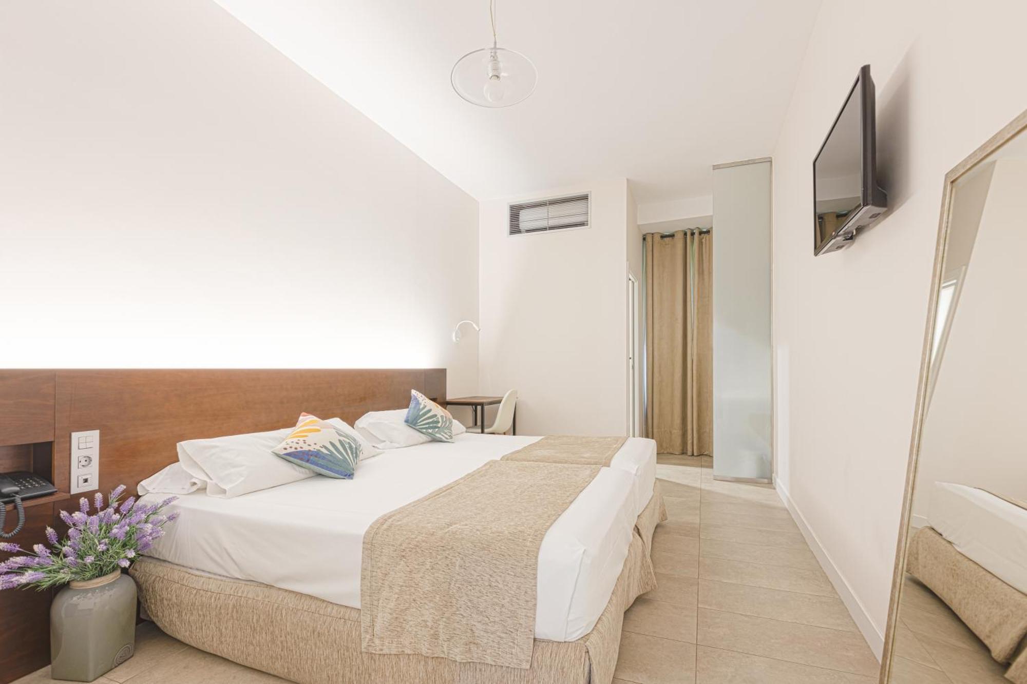Aacr Hotel Monteolivos Sevilla Bagian luar foto