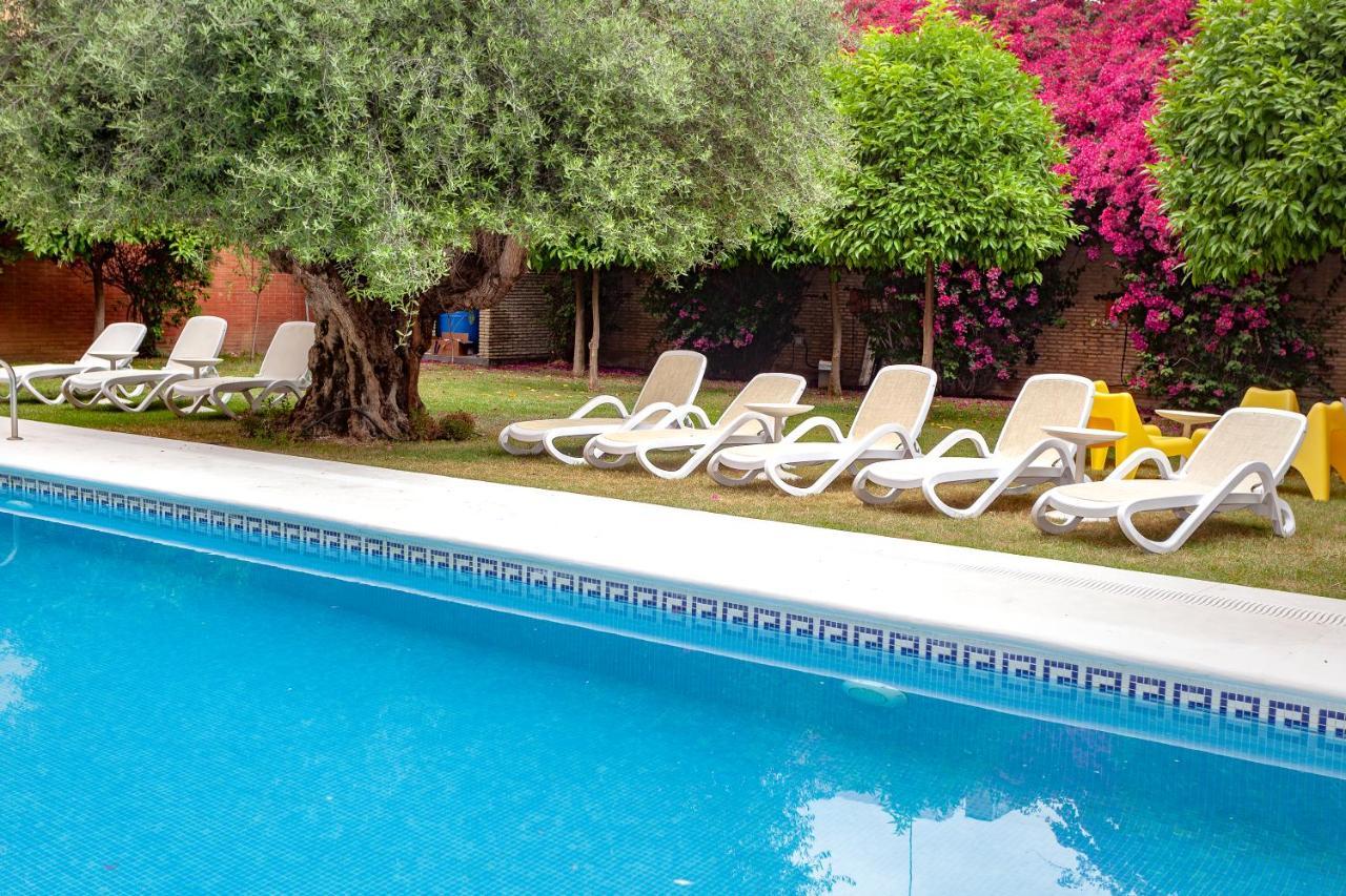 Aacr Hotel Monteolivos Sevilla Bagian luar foto