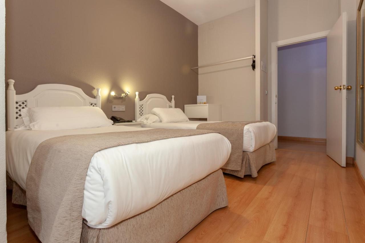 Aacr Hotel Monteolivos Sevilla Bagian luar foto