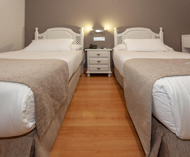 Aacr Hotel Monteolivos Sevilla Bagian luar foto